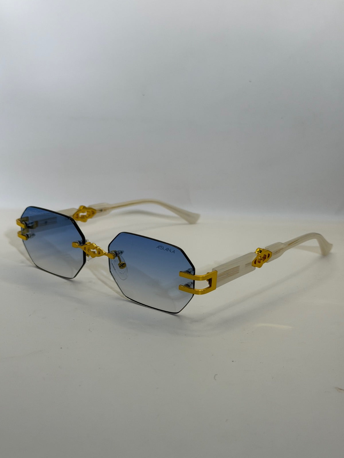 TERANA D White